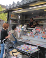 Un kiosque à la place de la librairie en faillite